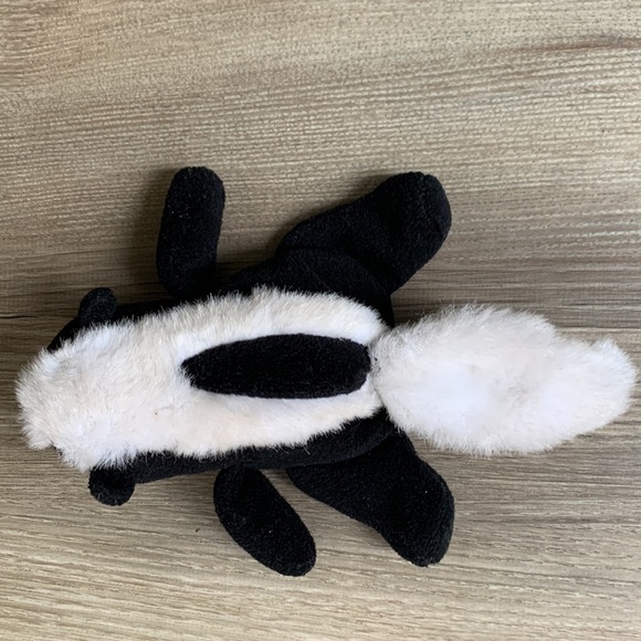 Floppies by GANZ 9" Benny Skunk CH1497 laying Bean Bag 1996 Floppy BeanBag Plush - Picture 5 of 9